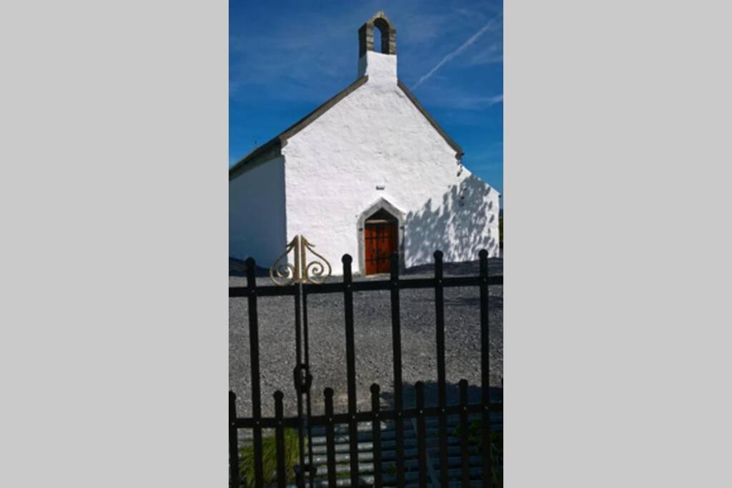 The Burren Art Gallery Built In 1798 Vila Tubber Exterior foto
